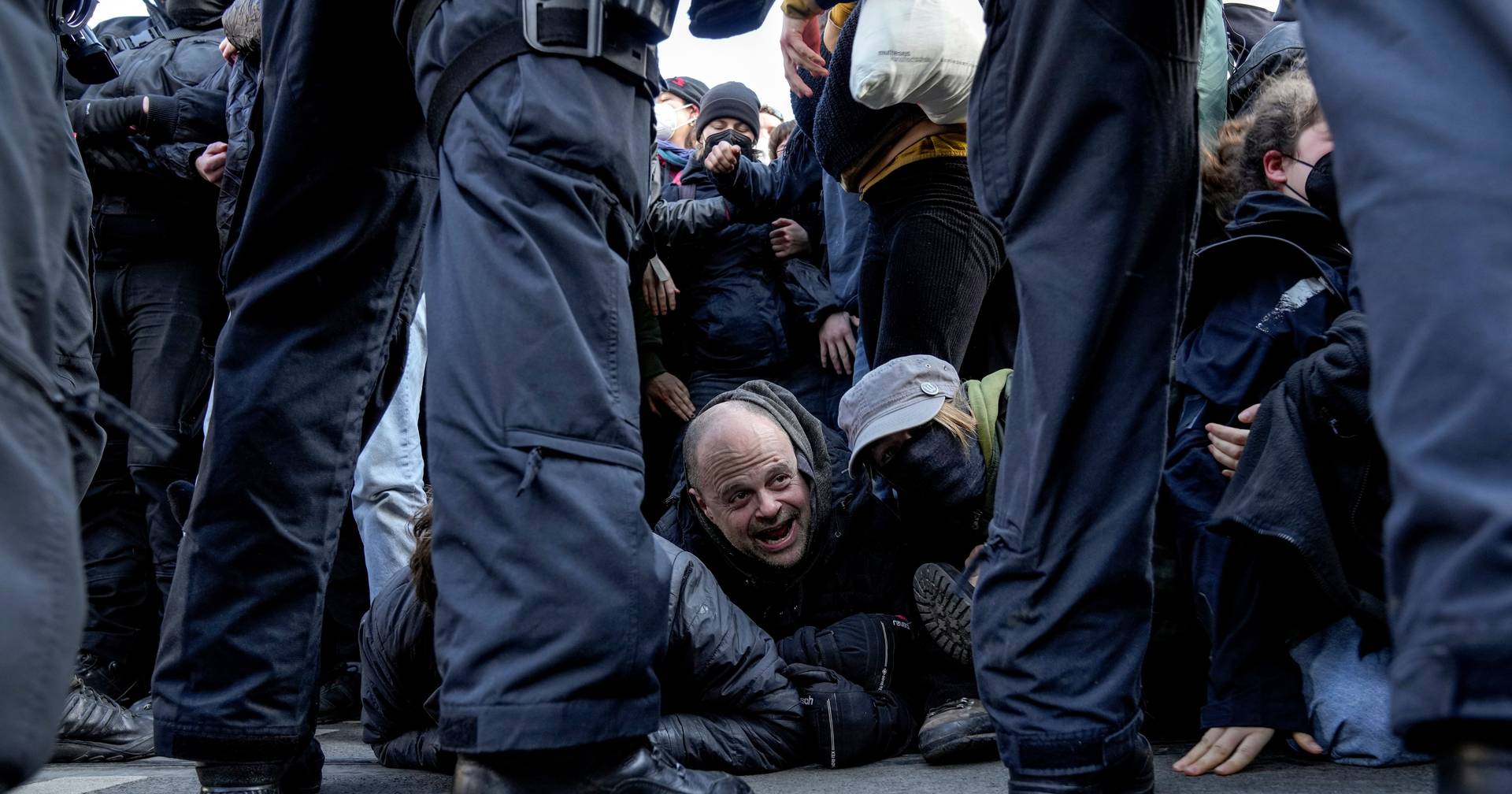 Milhares manifestam-se contra extrema-direita na Alemanha a um dia das eleições