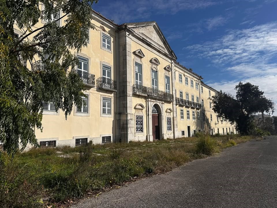 Veteranos lanceiros denunciam “abandono” de antigas instalações na Ajuda, em Lisboa | Património