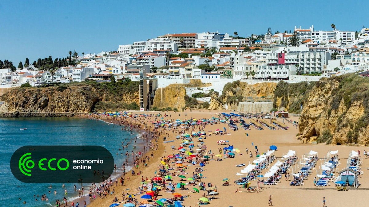 Código que pune nudez e uso de biquini em Albufeira em consulta pública
