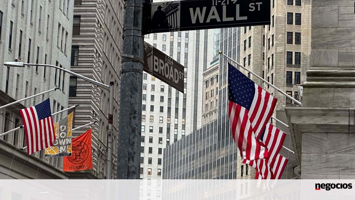 Wall Street fecha em alta após dados positivos da inflação. Intel e Tesla disparam – Bolsa