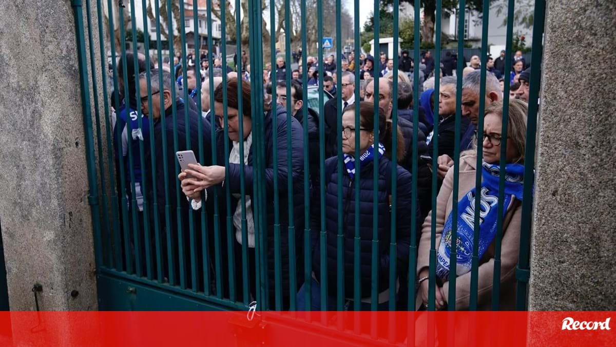 Último adeus a Pinto da Costa em direto: centenas junto à Igreja das Antas – FC Porto