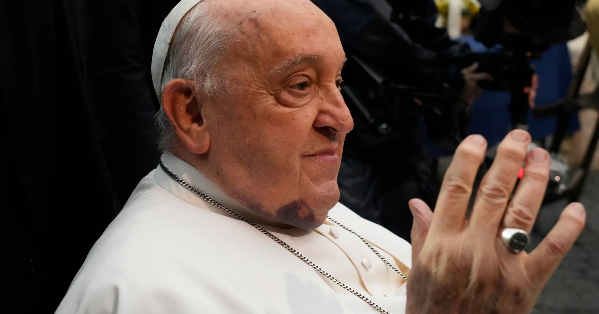 Papa descansou bem a noite e mantém-se estável, diz Vaticano