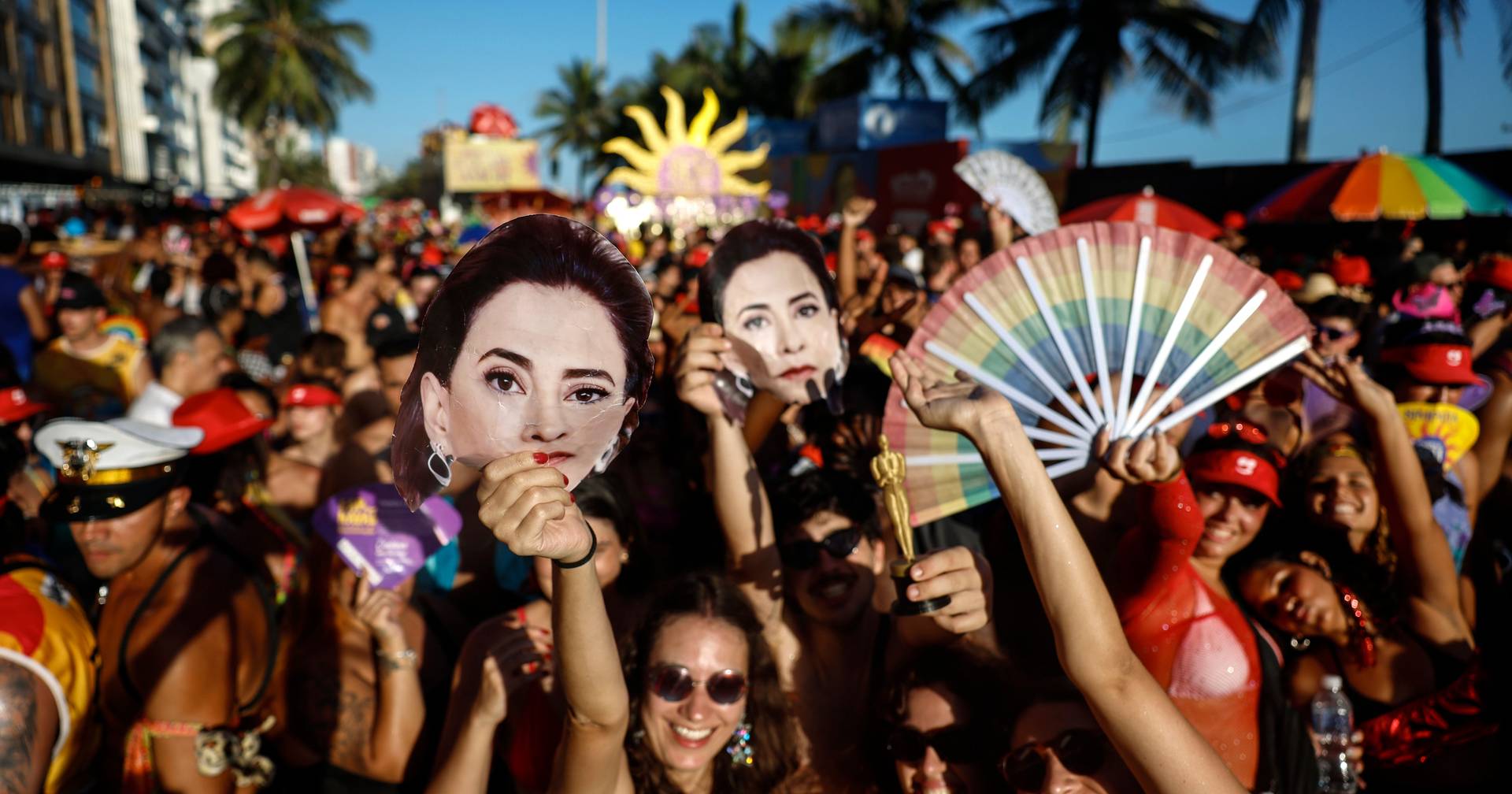 Em cada rua uma festa: o Carnaval no Brasil parou para ver o Óscar de “Ainda Estou Aqui”