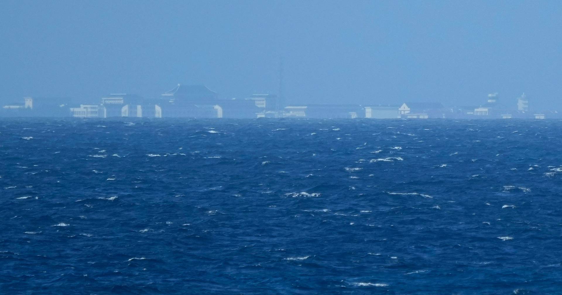Pequim anuncia descoberta de importante campo de petróleo no mar do Sul da China