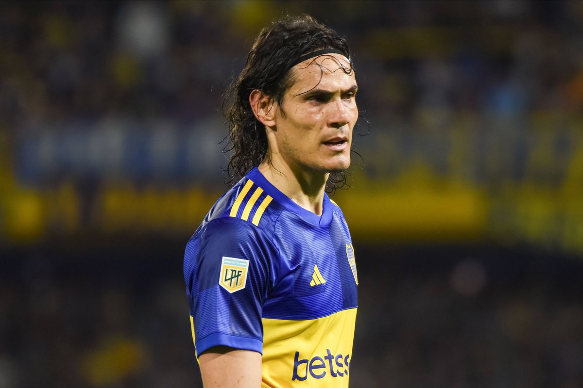 E se a culpa dos falhanços escandalosos de Cavani for… de bruxedo?