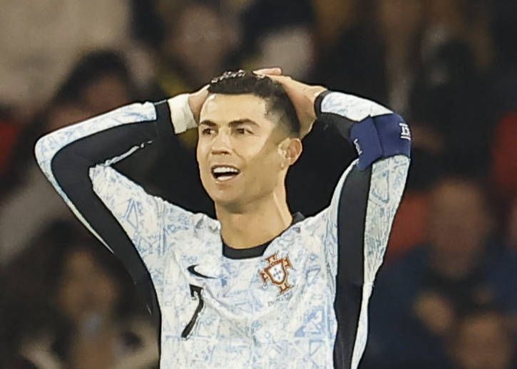 Adeptos dinamarqueses com adereços de Portugal? Só crianças com camisolas de CR7