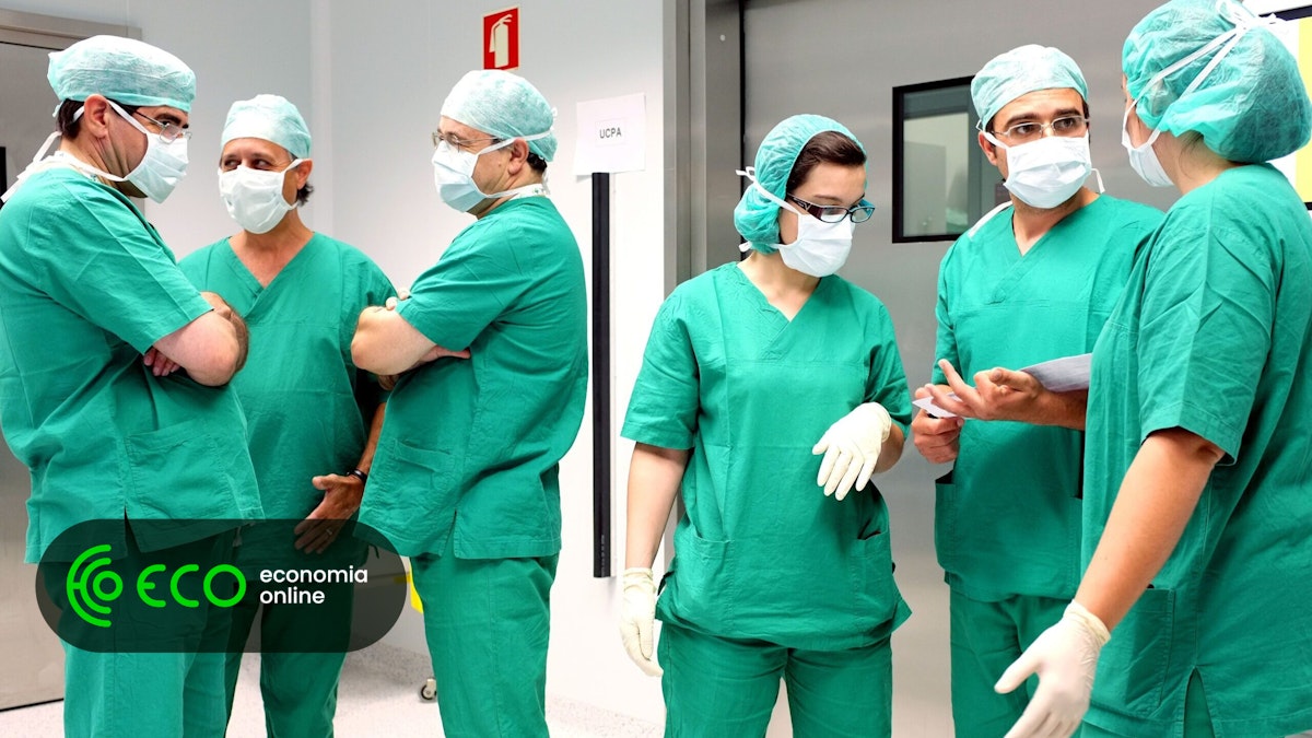 Dos bombeiros aos médicos, Governo revê 13 carreiras especiais da Função Pública. Impacto estimado é de 200 milhões