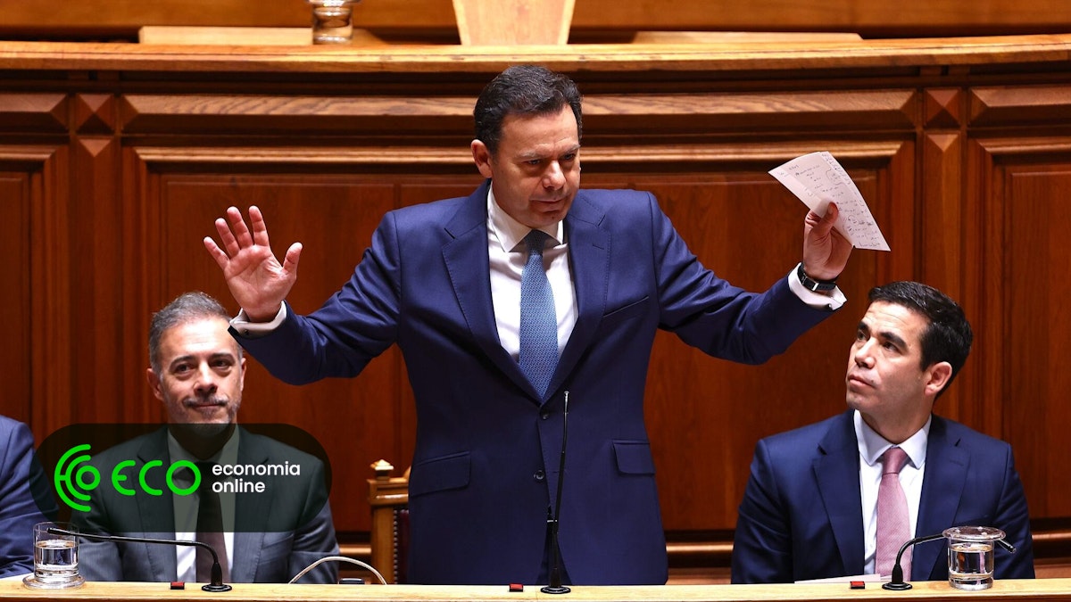 Parlamento chumba moção de confiança e dita queda do Governo