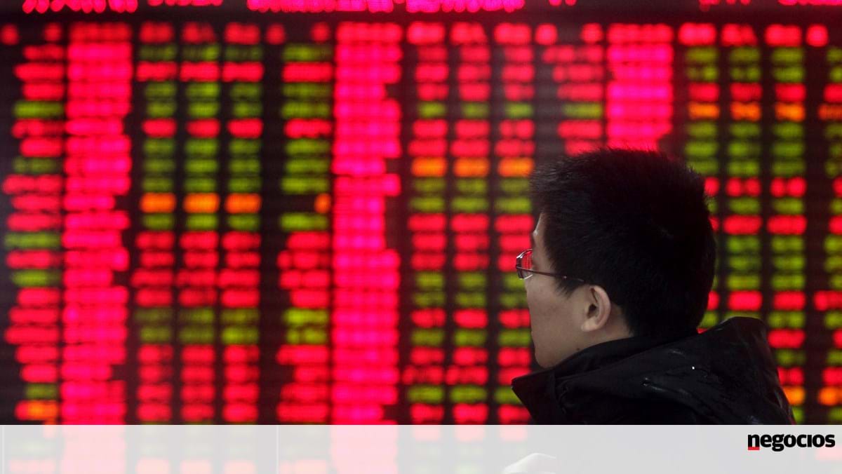 Petróleo fecha os olhos a recessão nos EUA e segue em alta – Mercados num minuto