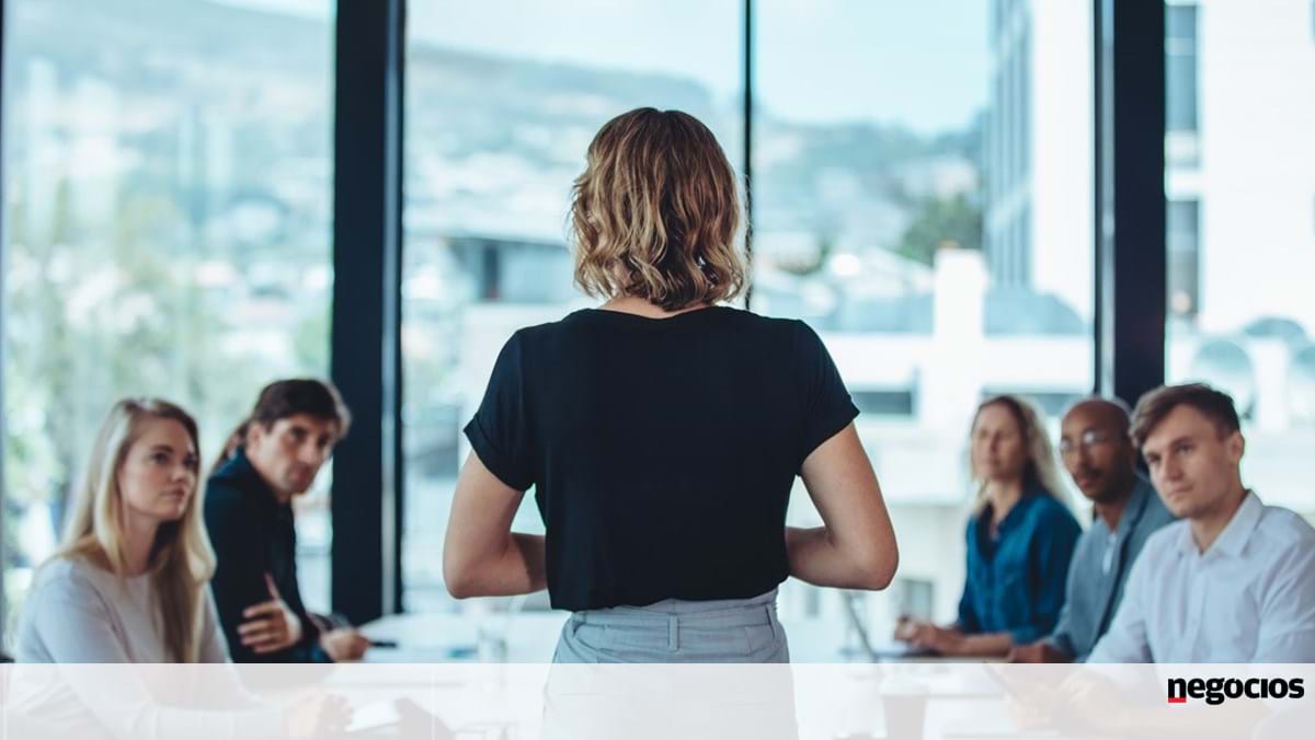 Mulheres dominam na população e no trabalho mas continuam atrás nos salários – Economia