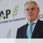 Populações sitiadas recebem ajuda alimentar por via aérea após ciclone em Moçambique