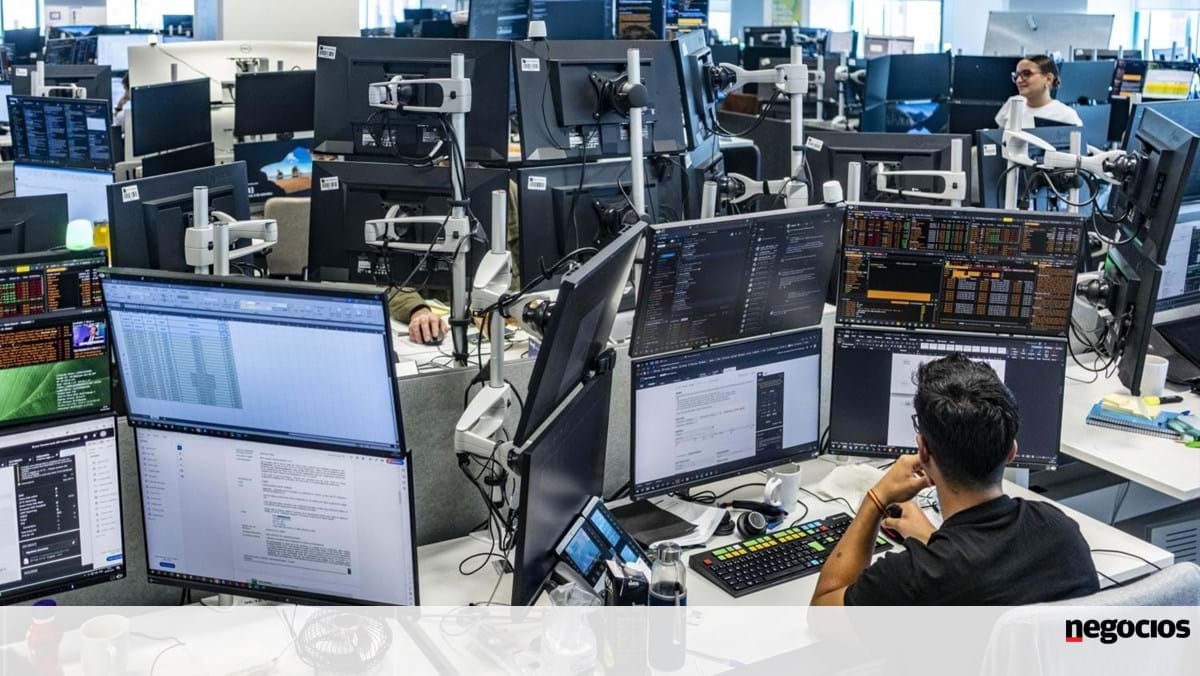 Ouro a seis dólares de atingir os 3.000 dólares pela primeira vez – Mercados num minuto