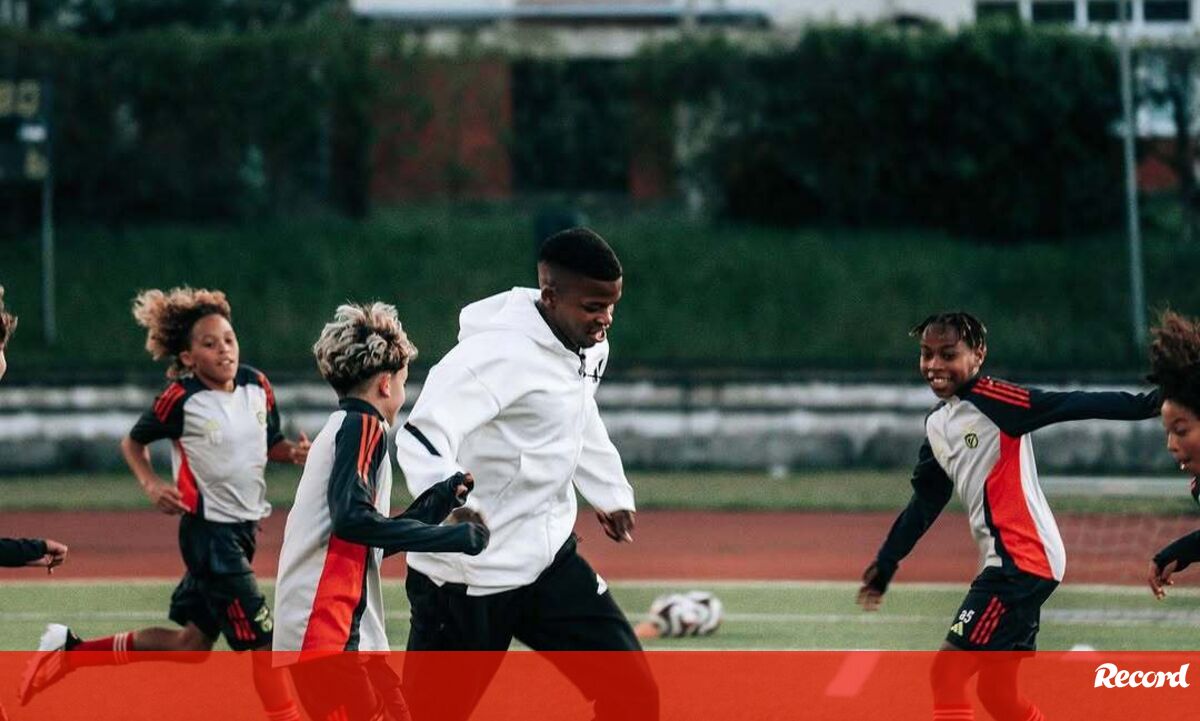 Florentino puxa pelos miúdos: médio do Benfica anima treino e dá conselhos – Benfica
