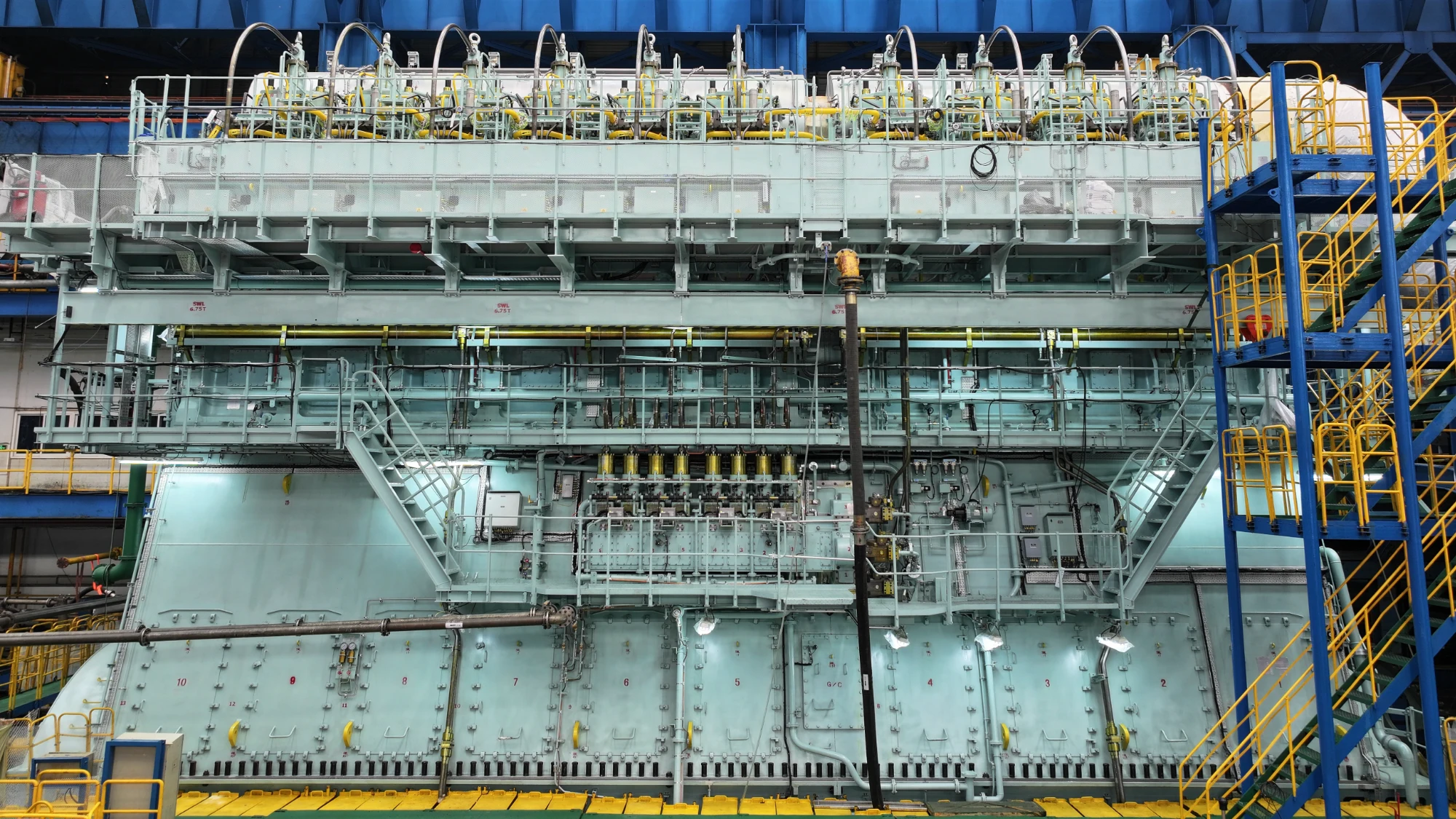 produz 64.500 kW e pesa 1.953 toneladas