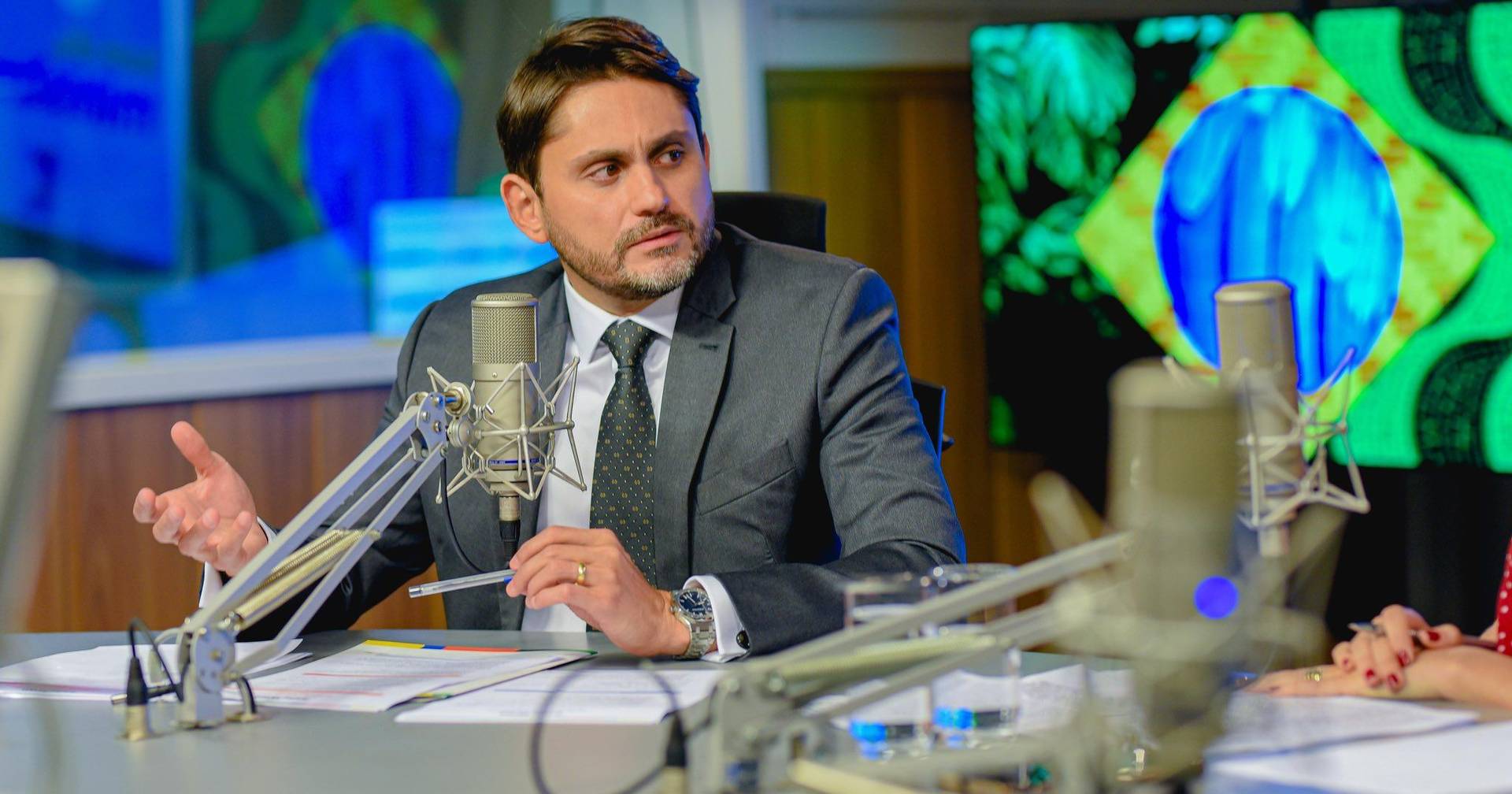 Ministro das comunicações do Brasil renuncia ao cargo após ser indiciado por corrupção