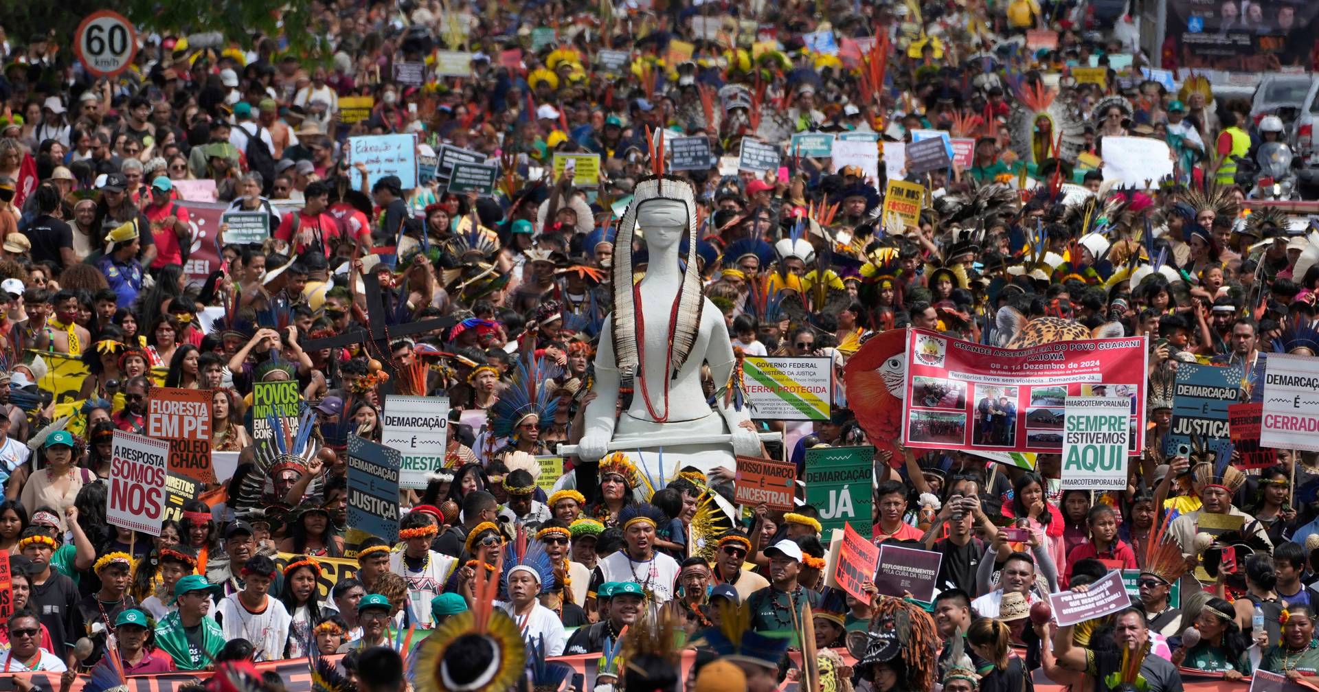 Futuro “não está à venda”: milhares indígenas manifestam-se em Brasília contra o “marco temporal”
