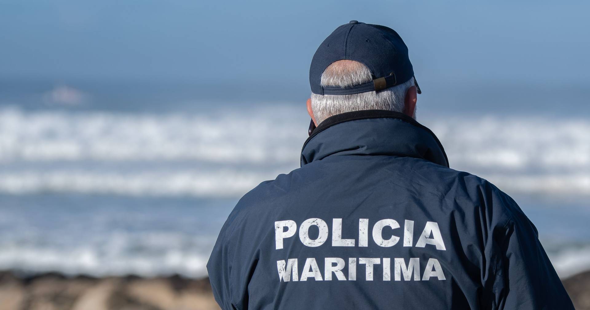 Dois jovens resgatados após “dificuldades na água” em praia na Ericeira