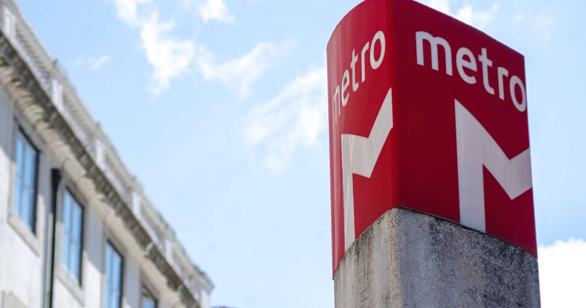 Estação de metro de Odivelas encerrada devido a inundação