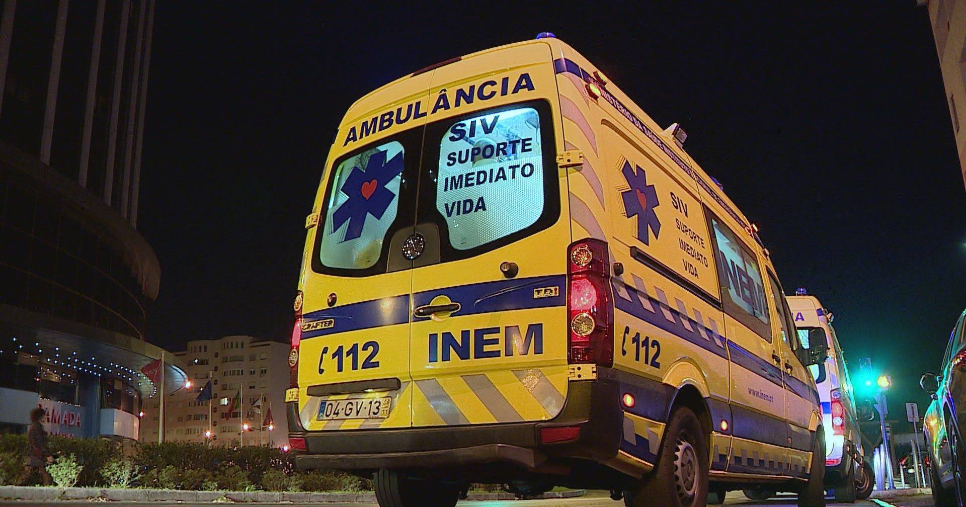 Com urgências fechadas, bebé nasce em ambulância à porta de casa no Seixal