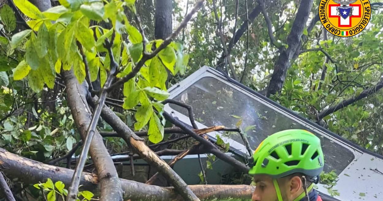 Pelo menos quatro mortos em acidente de teleférico perto de Nápoles