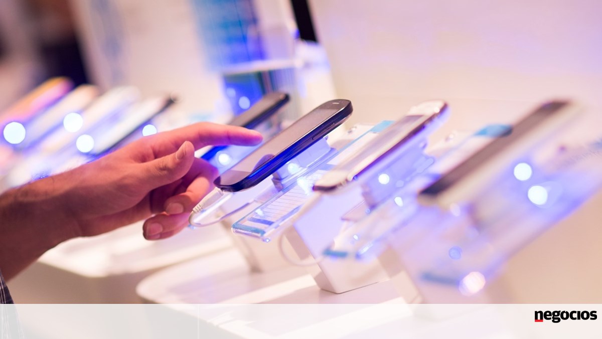 EUA abrem exceção e isentam de tarifas as importações de telemóveis, computadores e componentes – Comércio