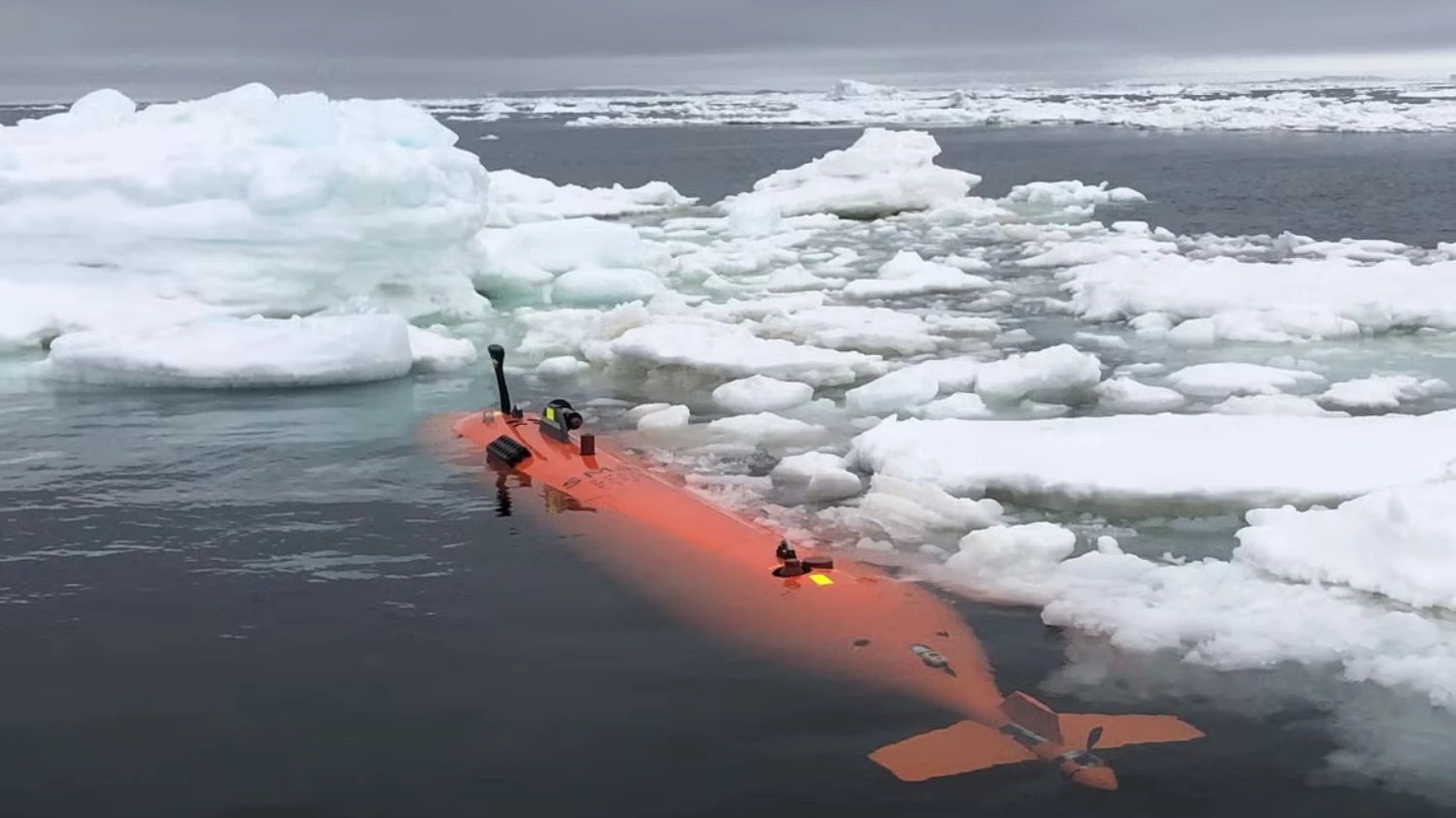 Submarino desaparece na Antártida após descobrir estruturas desconhecidas sob o gelo