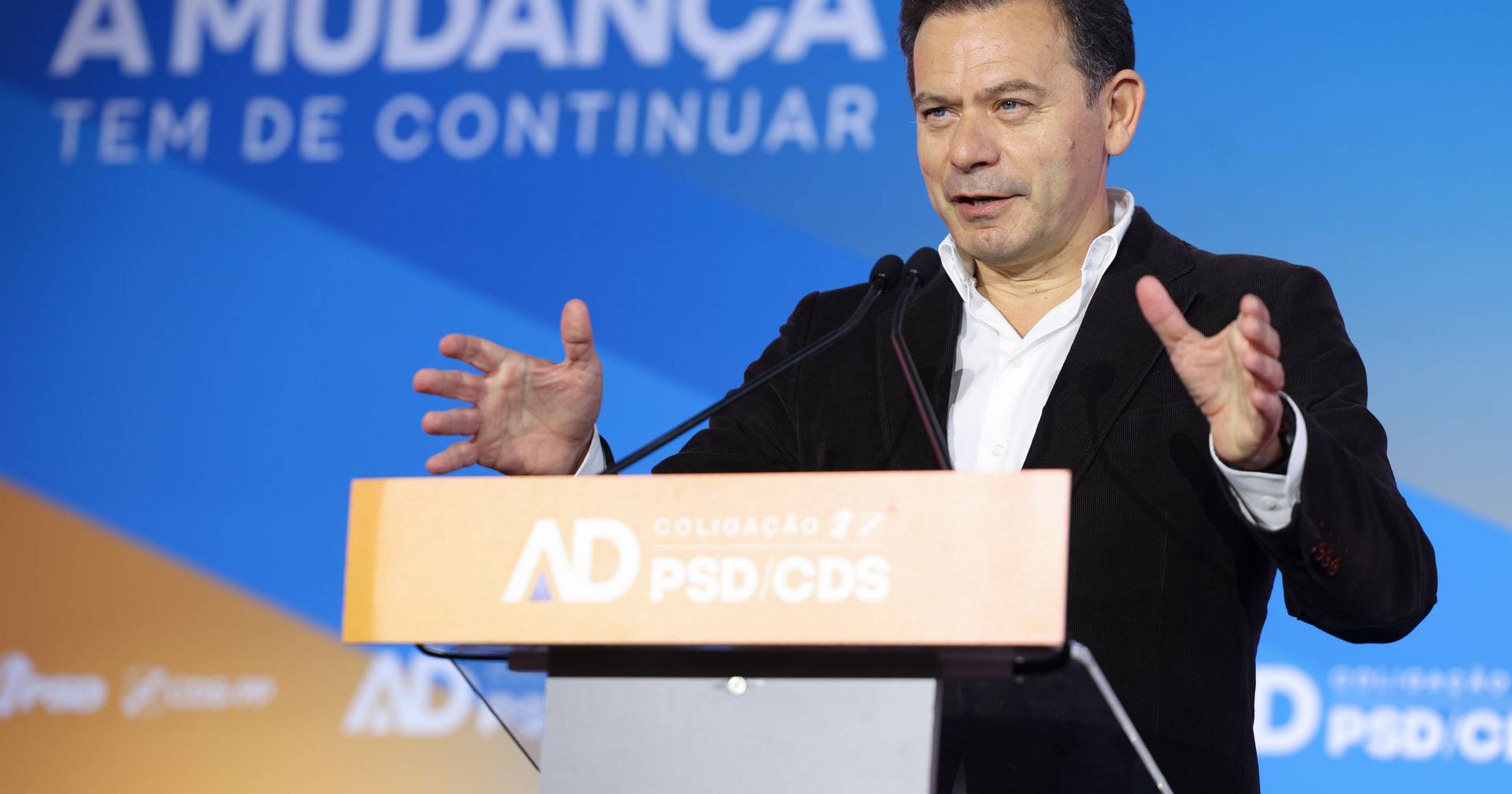 Montenegro critica “grande apagão” dos governos socialistas e avisa que imigrantes ilegais vão ter de sair do país