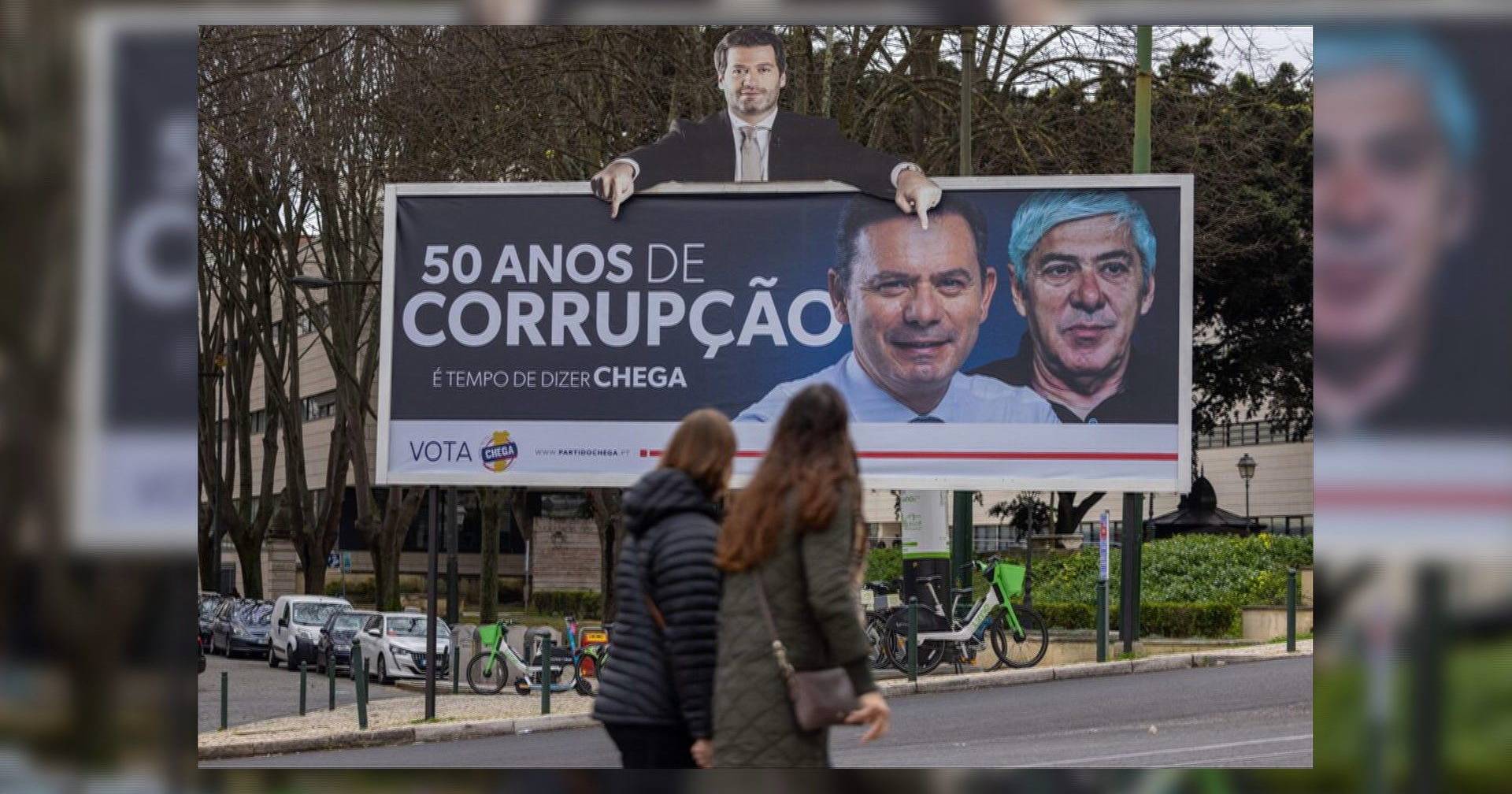 Tribunal dá razão ao Chega no caso dos cartazes com Montenegro e Sócrates