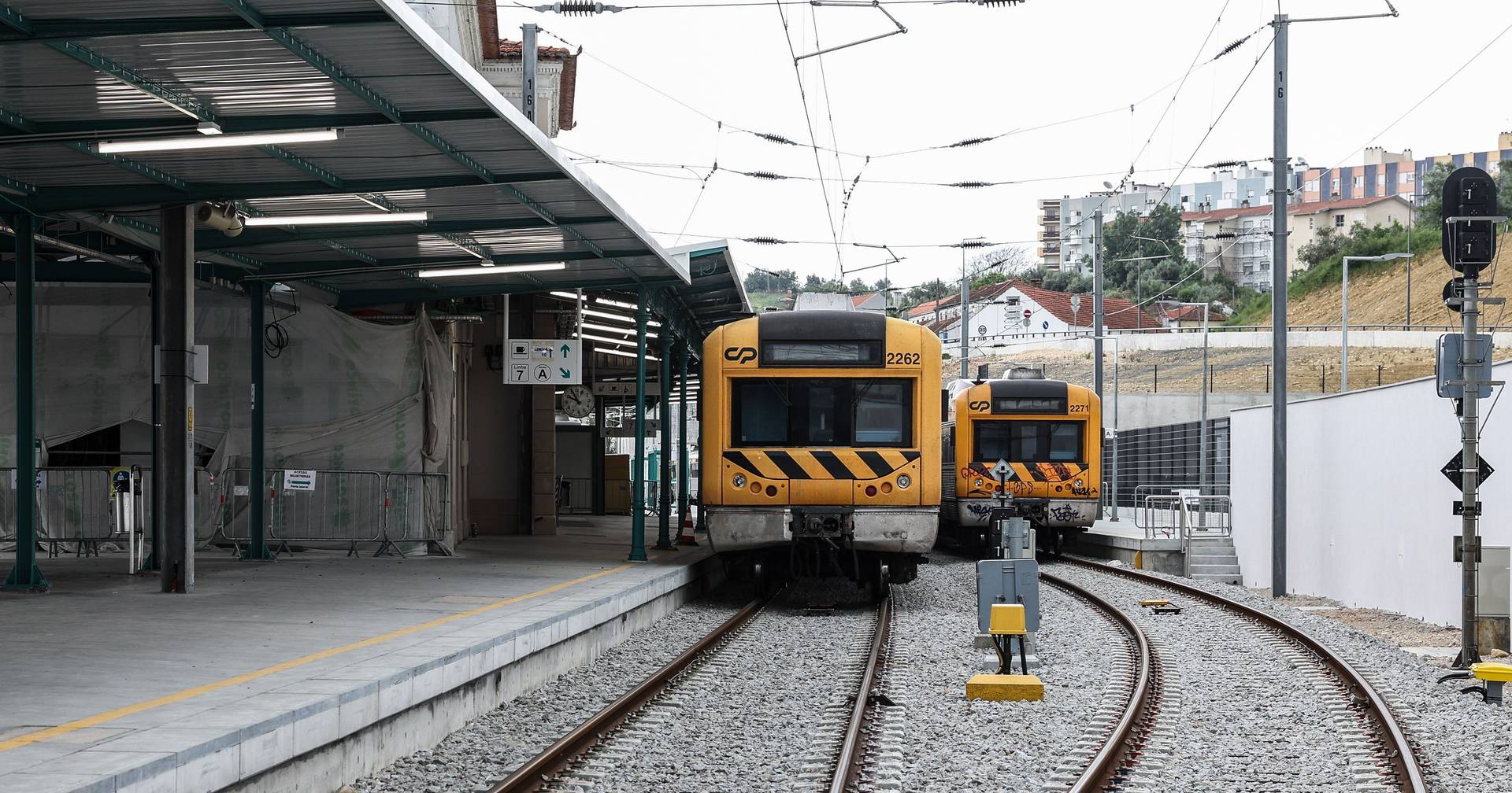 Metade dos comboios suprimidos até às 08:00 devido a greve dos maquinistas