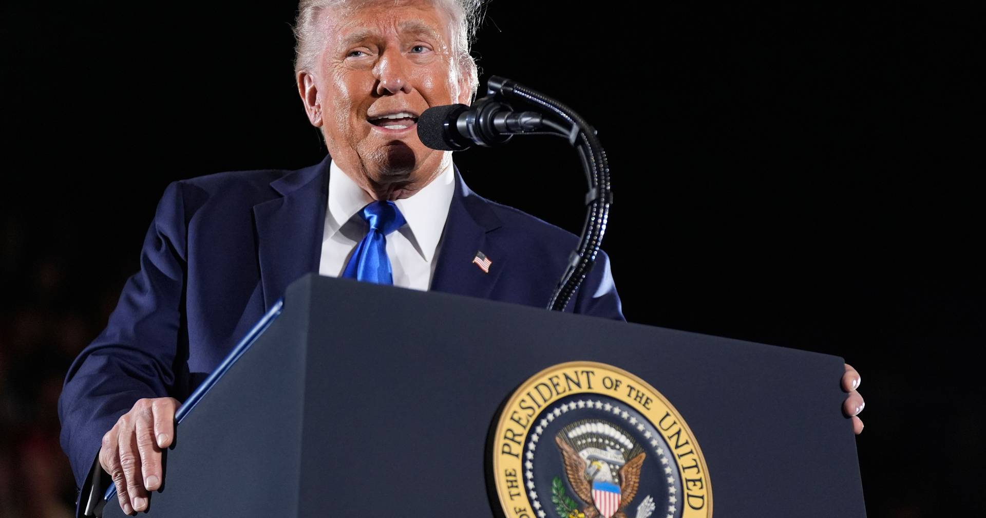 Donald Trump assina ordem para baixar preços dos medicamentos nos EUA entre 30% e 80%
