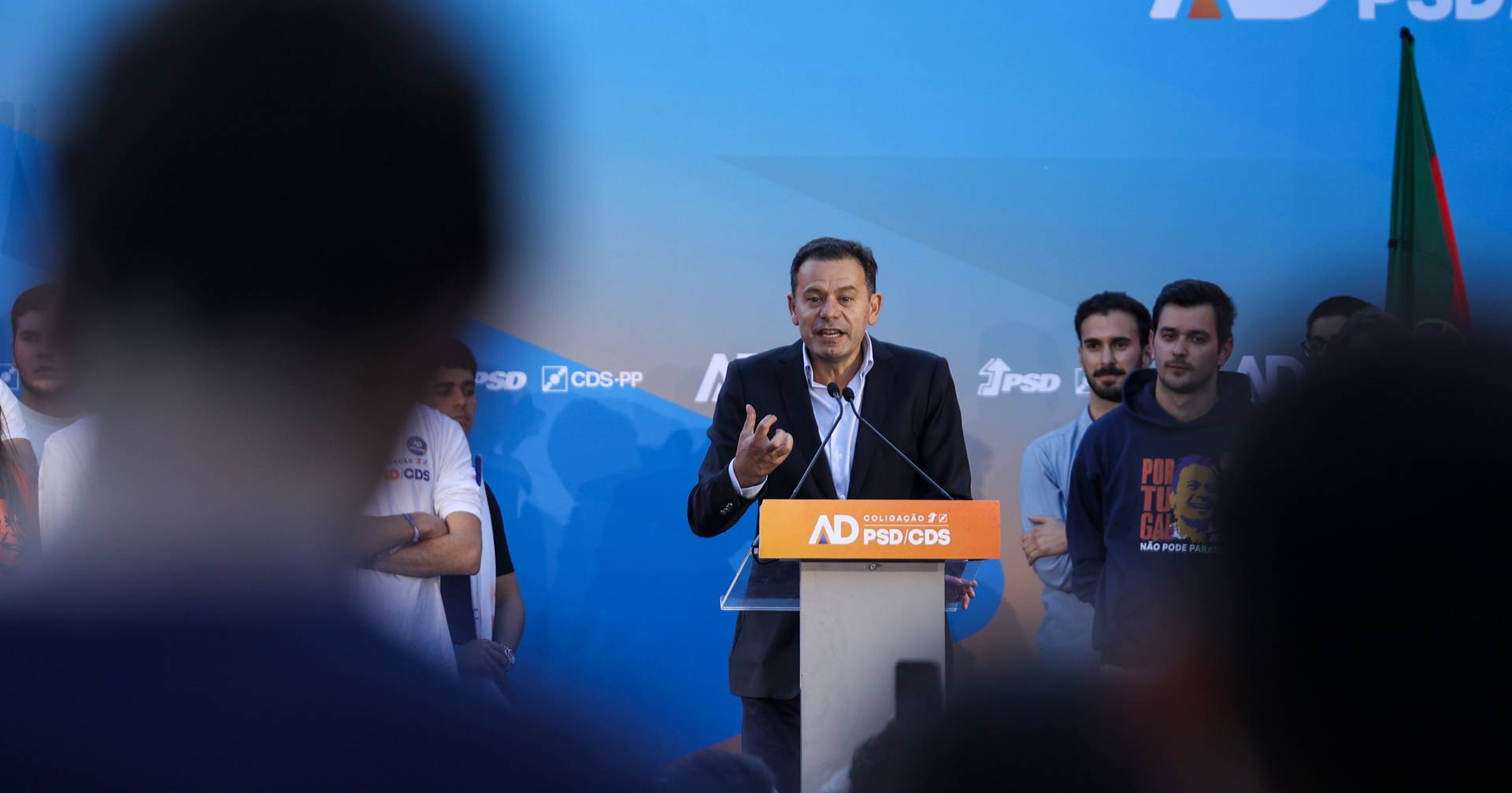 Montenegro pede “serenidade” à AD e admite diálogo com a IL