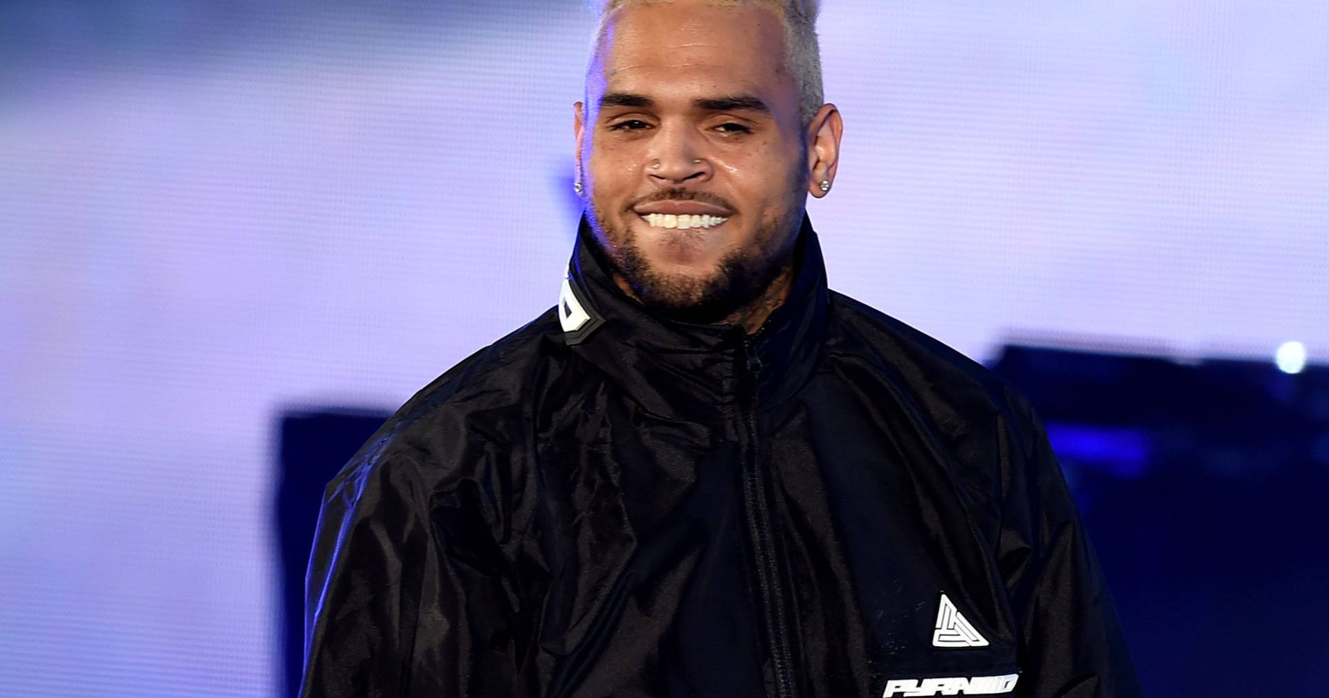 “Da prisão para o palco”: Chris Brown reage à libertação