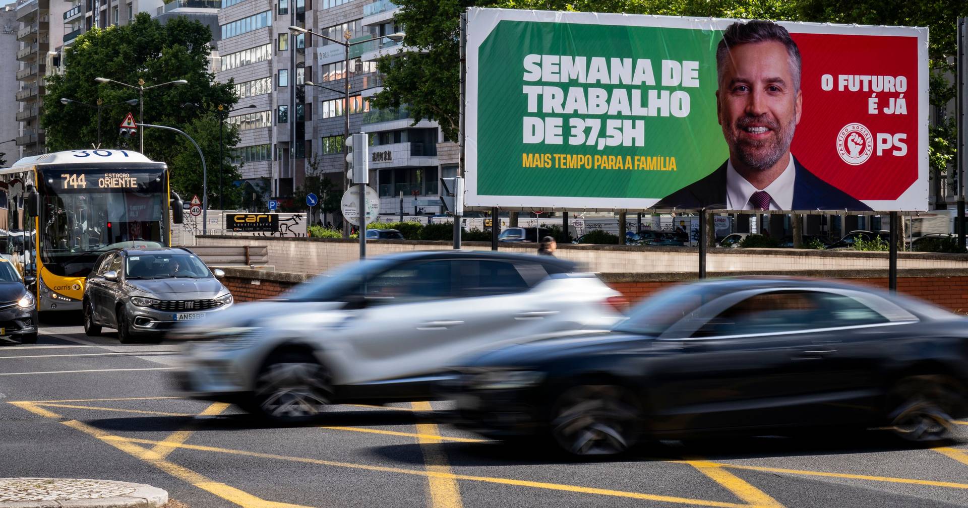 Vereadores do PS acusam Moedas de carregar Lisboa “de propaganda a Carlos Moedas”