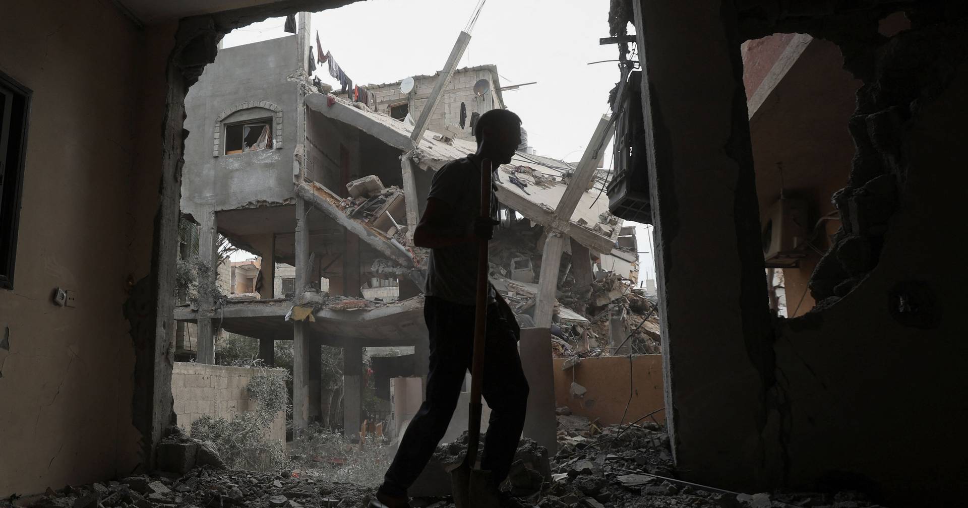Pelo menos quatro mortos em nova invasão de armazém de comida em Gaza