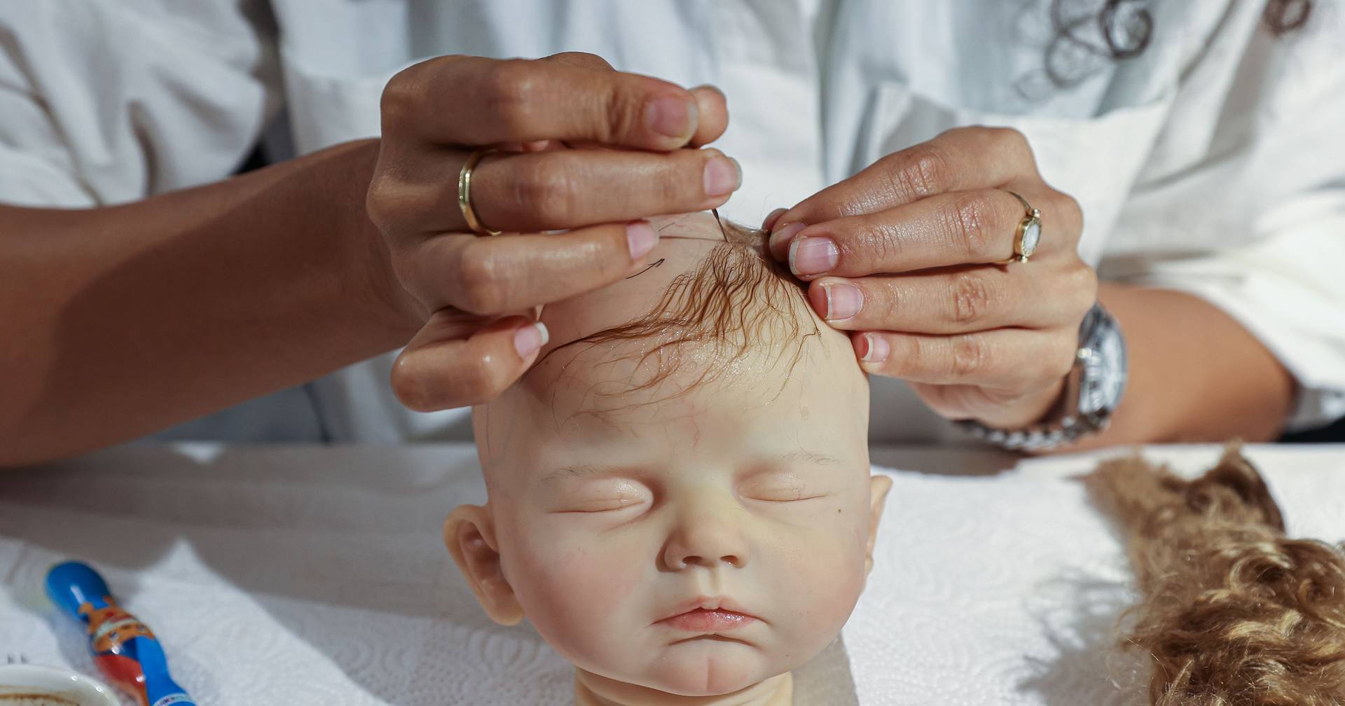 “Bebés de plástico”: por dentro do universo dos Reborn