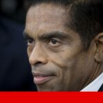 Darth Trump? Presidente dos EUA surge com sabre dos vilões de Star Wars