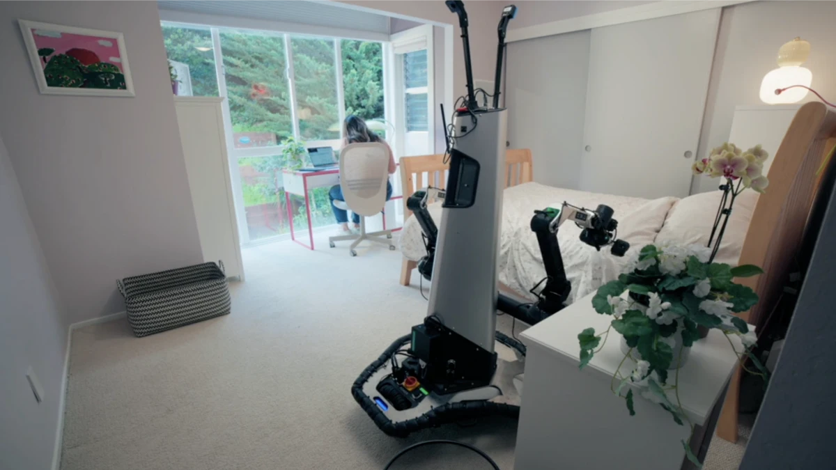 Este robô é uma autêntica fada do lar, limpa e arruma a casa por si