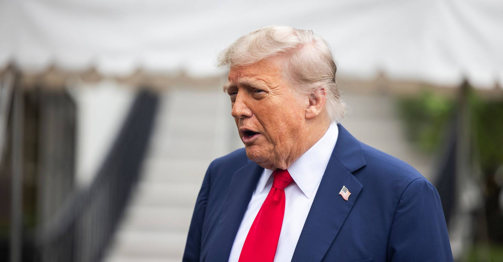 Donald Trump alarga rusgas contra imigrantes ilegais a Chicago e Nova Iorque