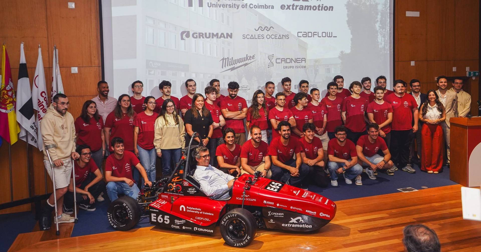 Estudantes de Coimbra constroem carro 100% elétrico, projeto vai ser mostrado em provas internacionais