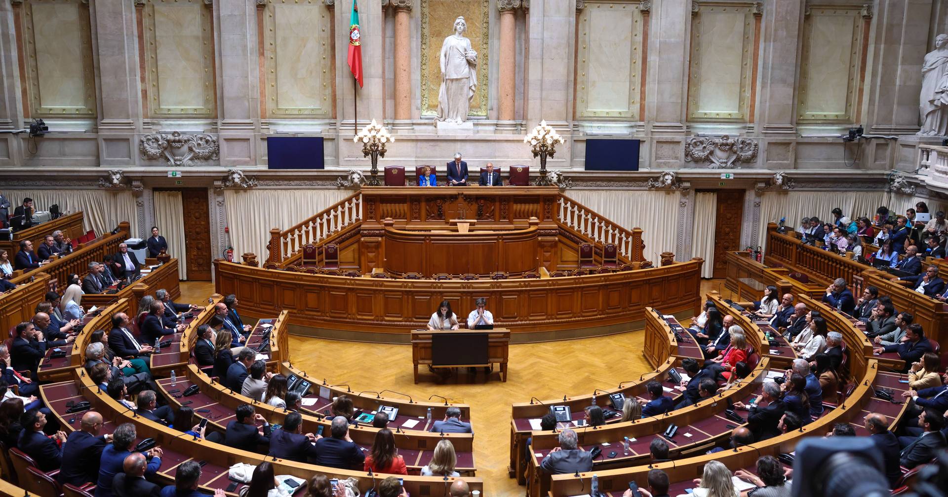 Apresentação e debate do programa do Governo arranca esta terça-feira no Parlamento