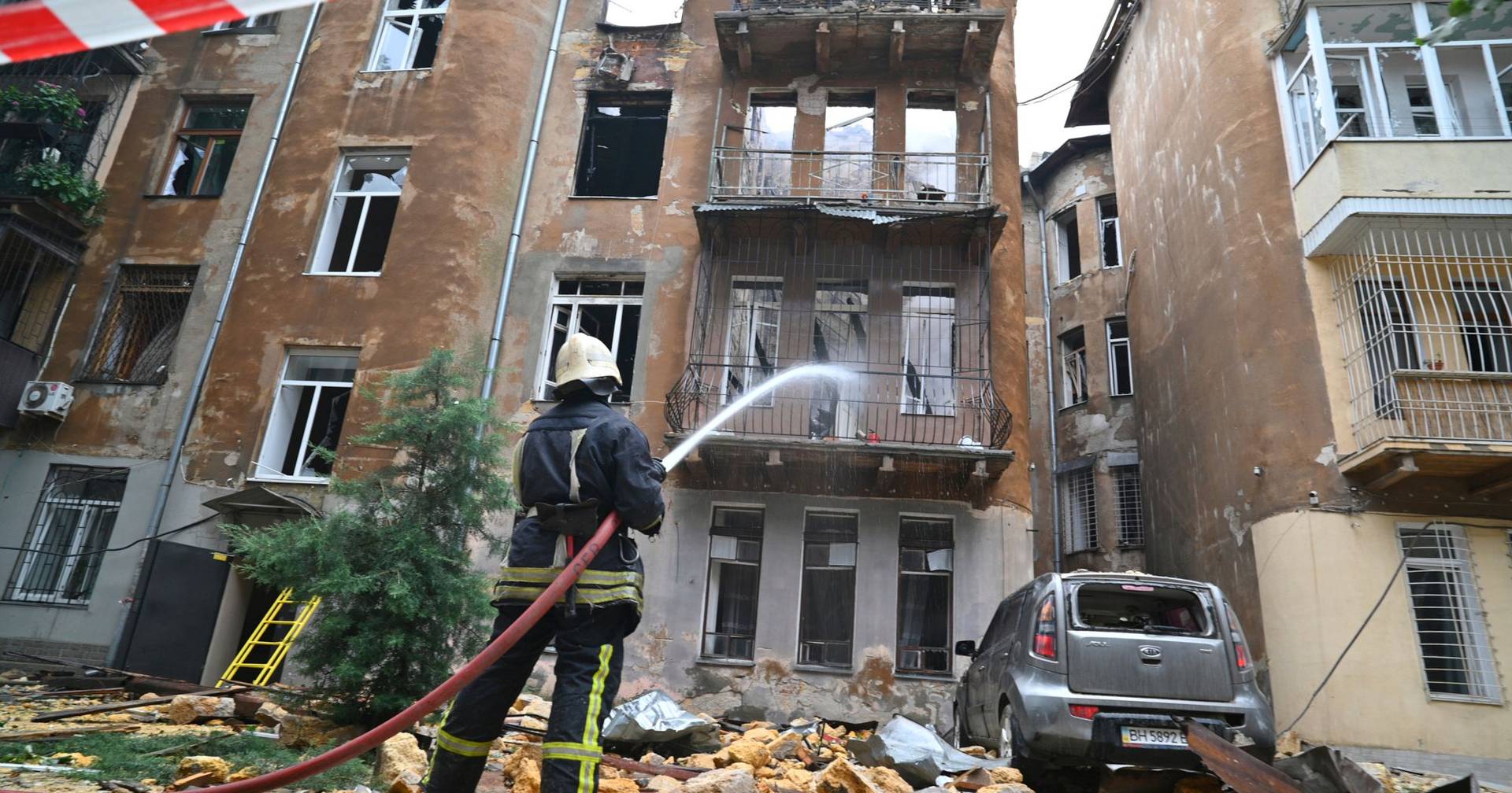 Kiev diz ter destruído 140 drones russos e cinco mísseis, Rússia anuncia captura de aldeia em Donetsk