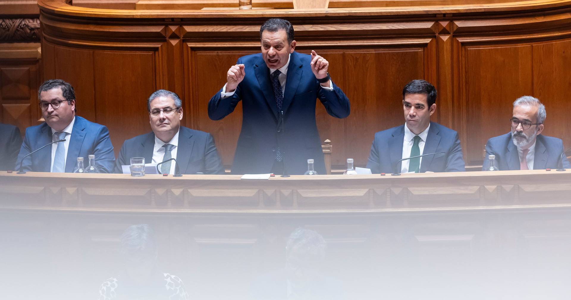Proposta do Governo para descidas no IRS já deu entrada no Parlamento
