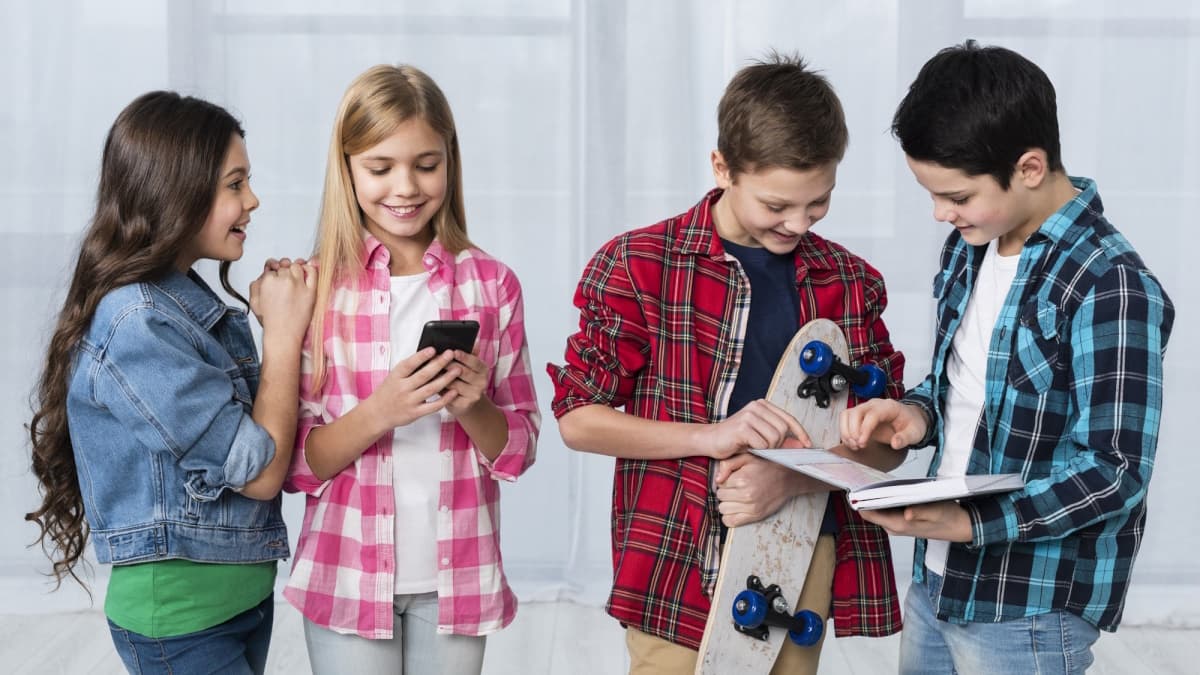 Governo quer proibir telemóveis nas escolas até ao 6.º ano