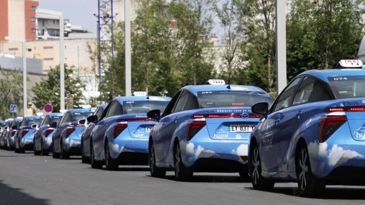 Empresa de táxis a hidrogénio não aguentou e mudou para carros elétricos a bateria