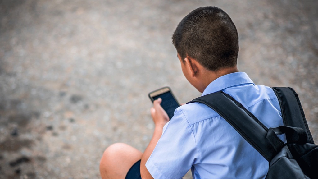 Governo planeia proibir o uso de telemóveis para alunos de escolas públicas e privadas