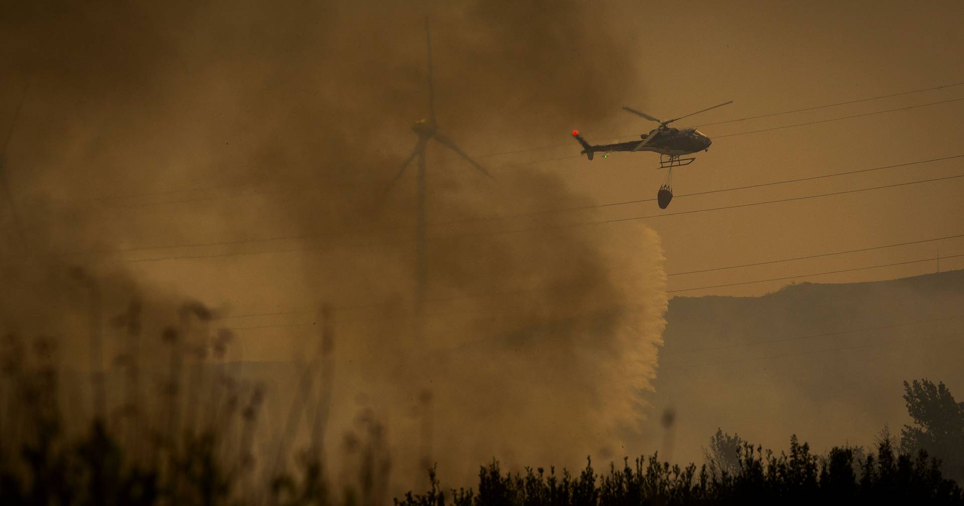 Dispositivo de combate a incêndios foi reforçado mas faltam helicópteros