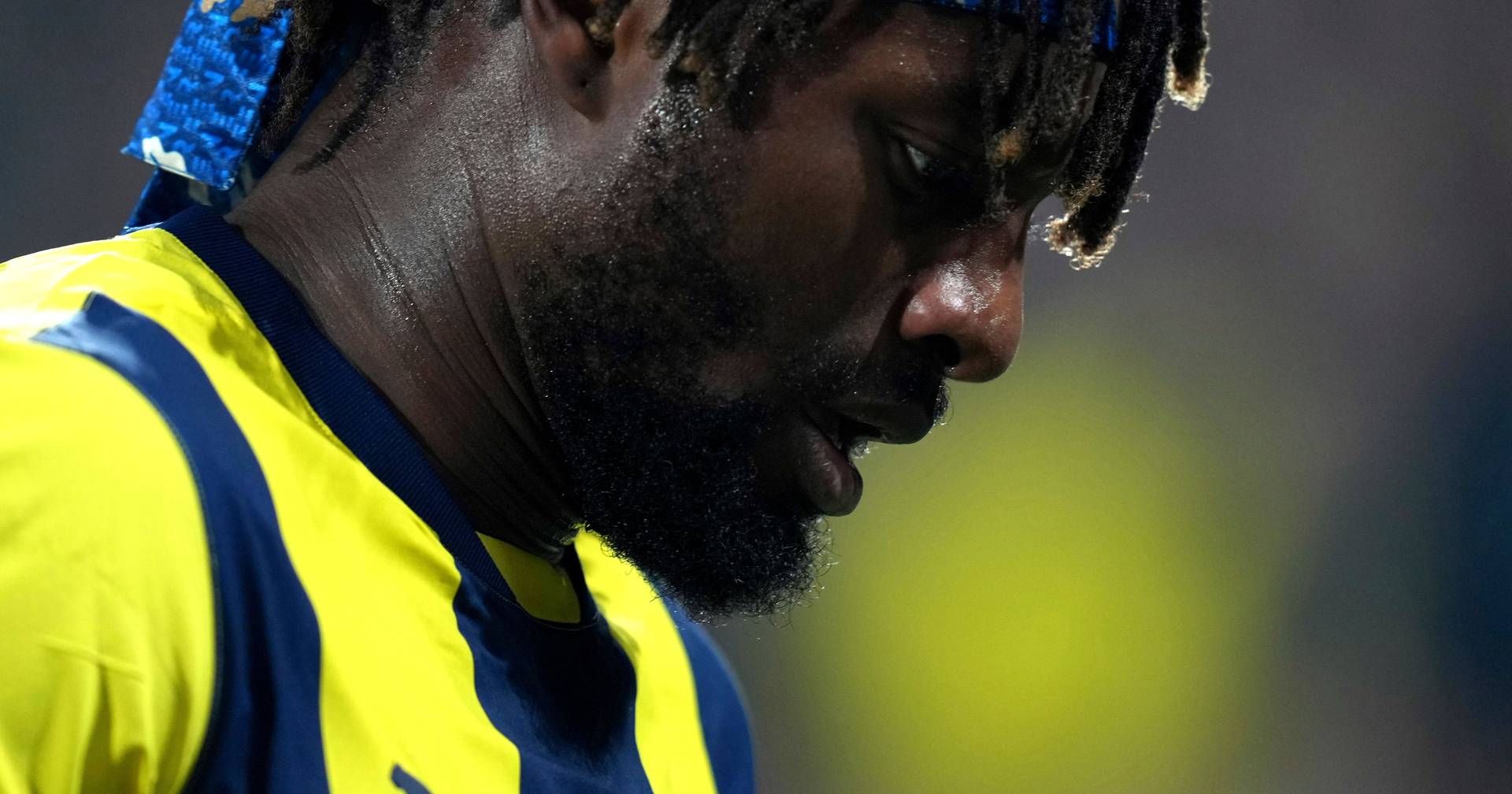 “Tentaram dopar-me”: Allan Saint-Maximin arrasa Fenerbahçe de Mourinho