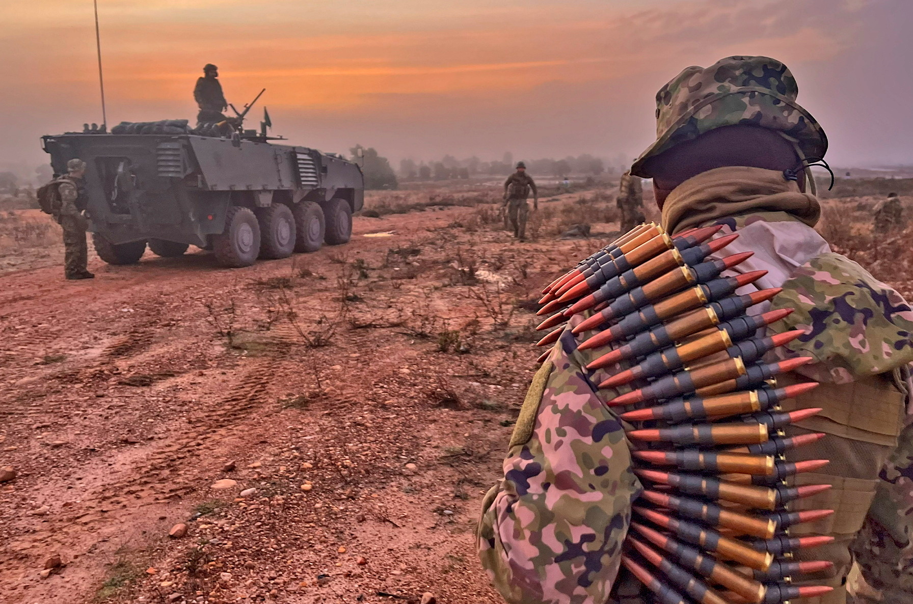 Exercícios de Fogo Real e Mobilidade de Meios Mecanizados da 8.ª FND a projectar para a Roménia