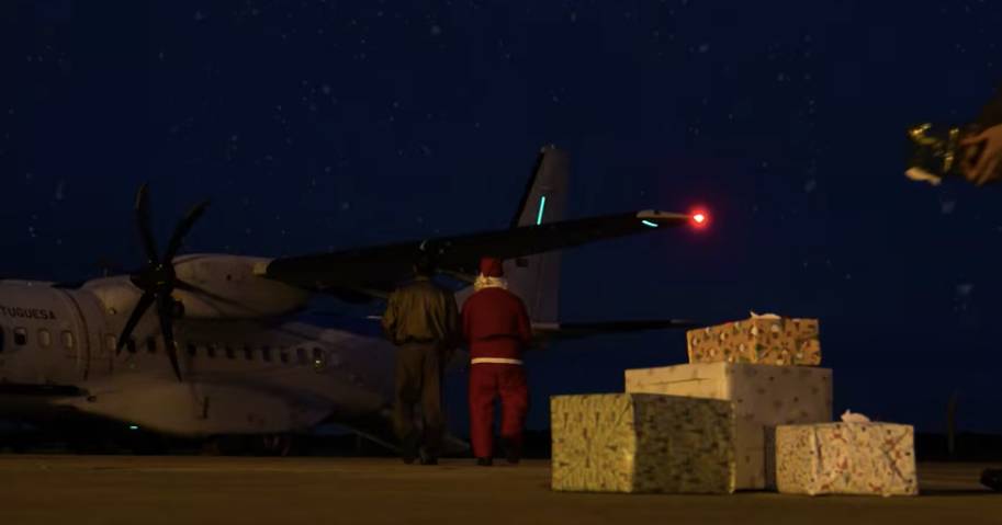 Força Aérea “salva” Pai Natal depois de rena “Corredora” perder velocidade