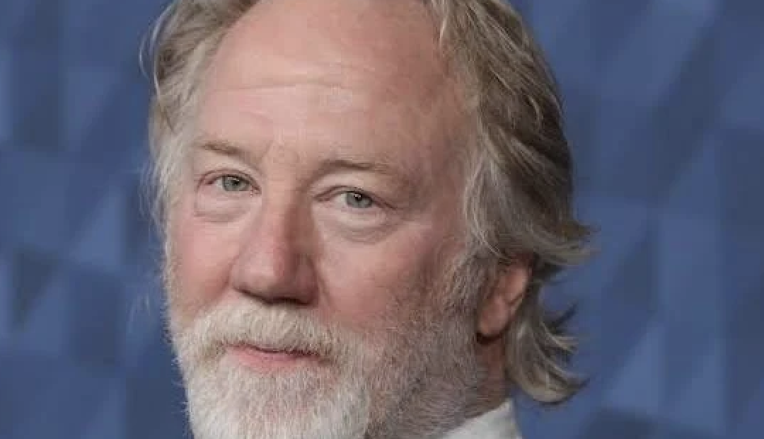Novo México emite mandado de prisão contra ator Timothy Busfield por alegado abuso sexual de menor